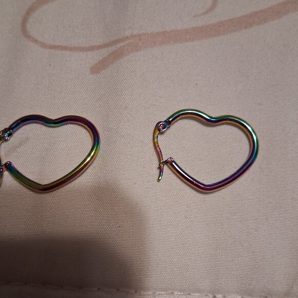 Unique Vintage Jewelry - pretty mutli colored heart earrings